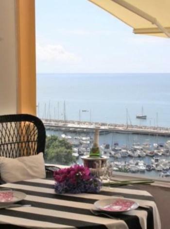 Apartment W Stunning View - Marina - Free Parking & Ac 푼샬 외부 사진